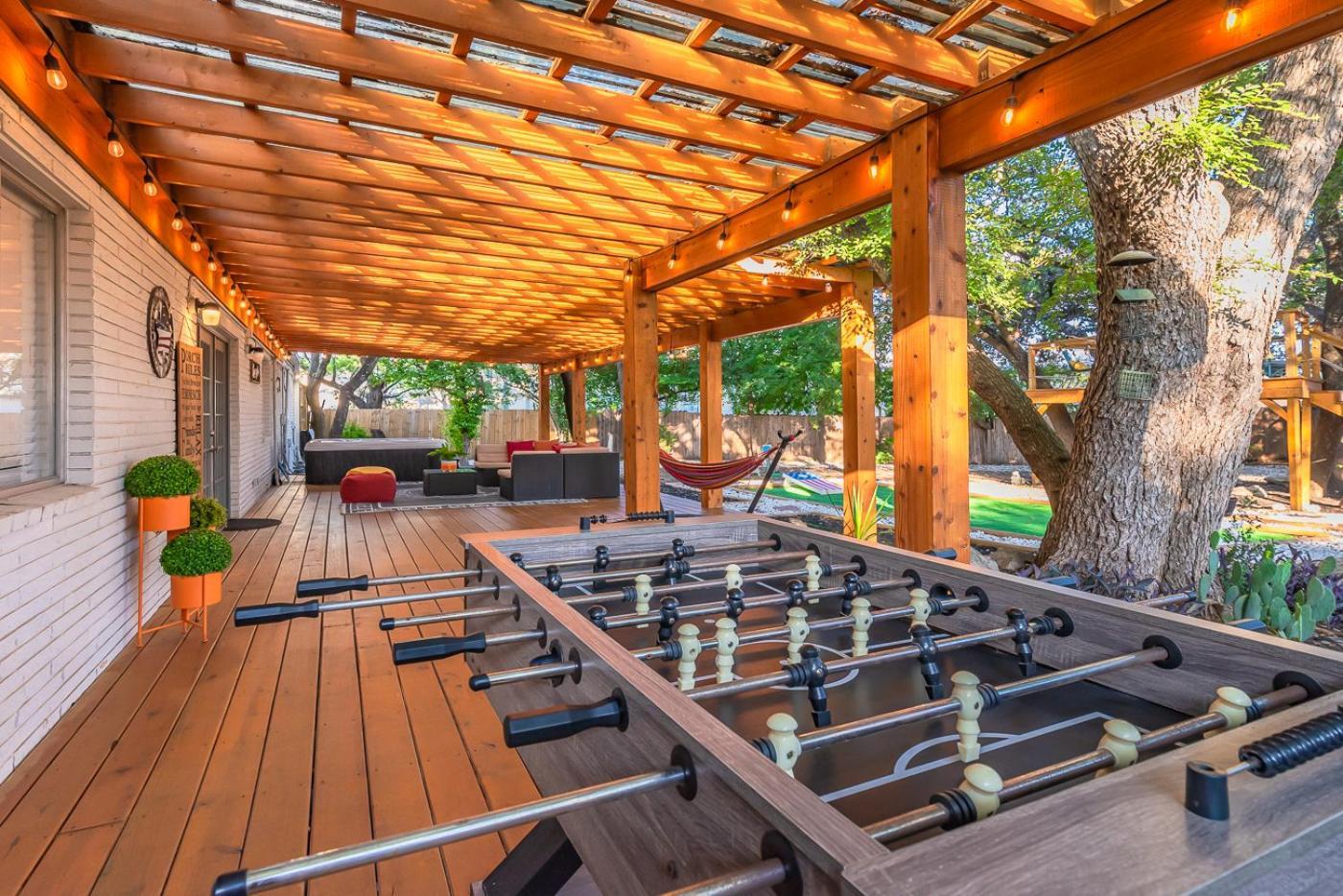 Luxurious Home With Hot Tub & Tree Deck By 6Flags San Antonio Bagian luar foto