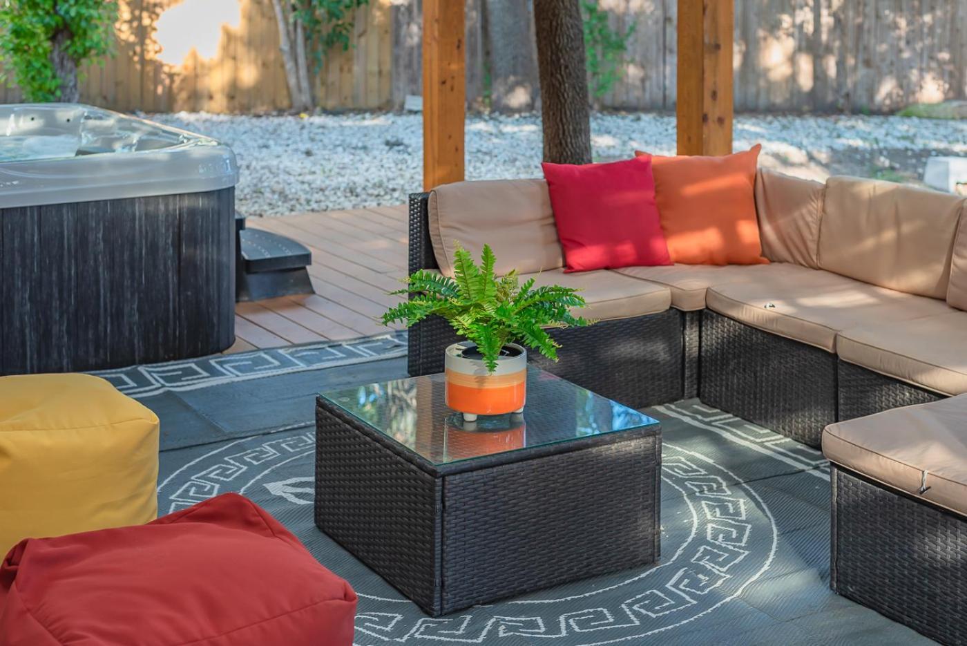 Luxurious Home With Hot Tub & Tree Deck By 6Flags San Antonio Bagian luar foto