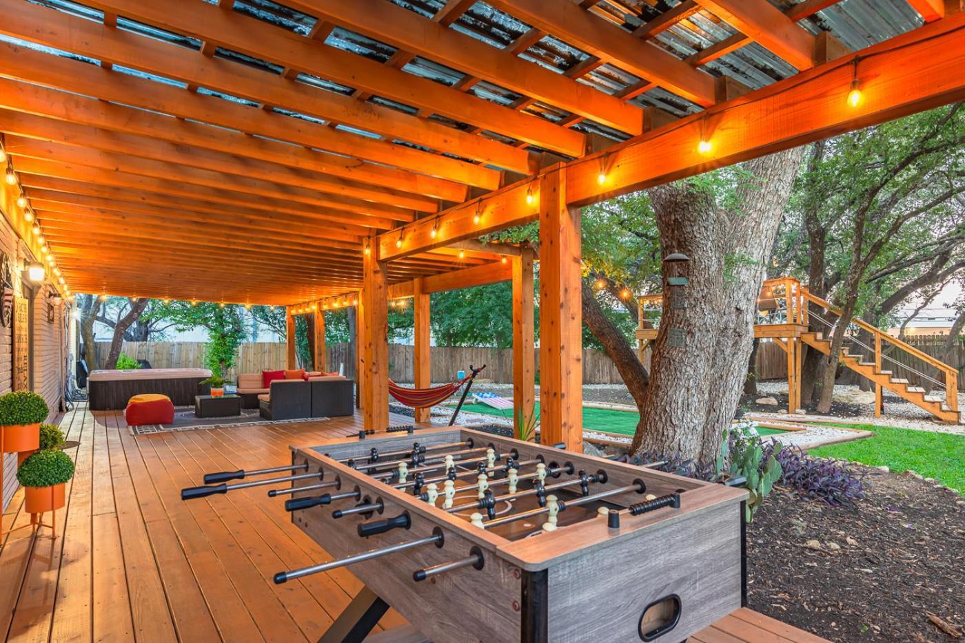 Luxurious Home With Hot Tub & Tree Deck By 6Flags San Antonio Bagian luar foto