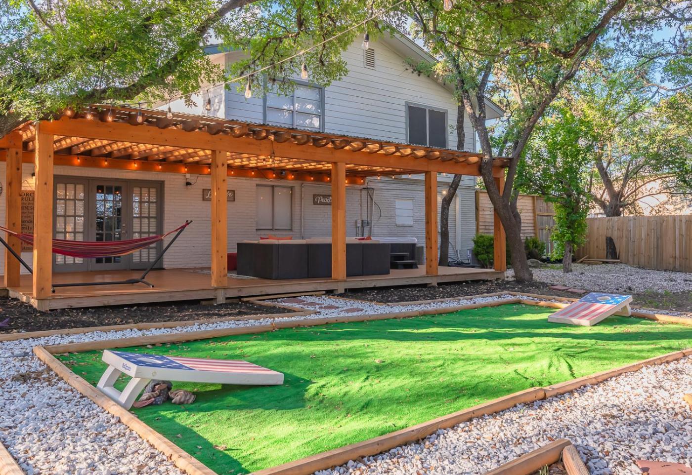 Luxurious Home With Hot Tub & Tree Deck By 6Flags San Antonio Bagian luar foto