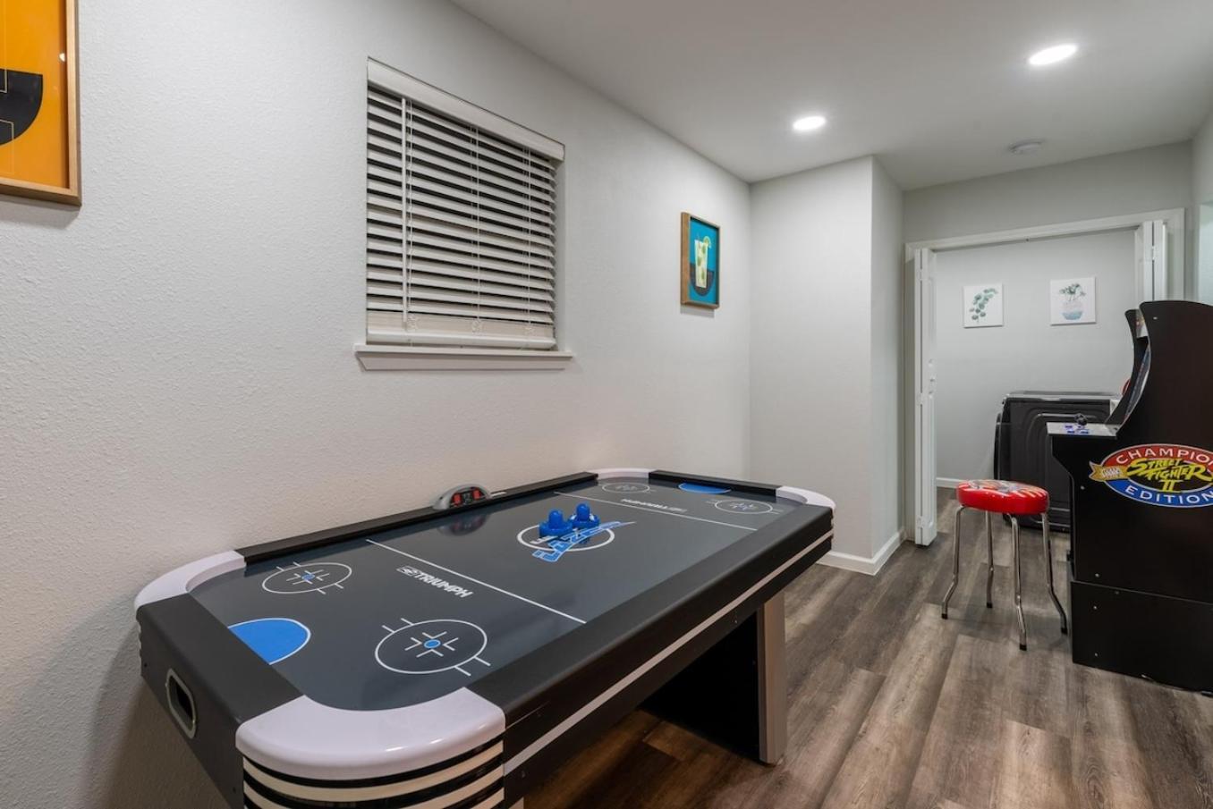 Luxurious Home With Hot Tub & Tree Deck By 6Flags San Antonio Bagian luar foto