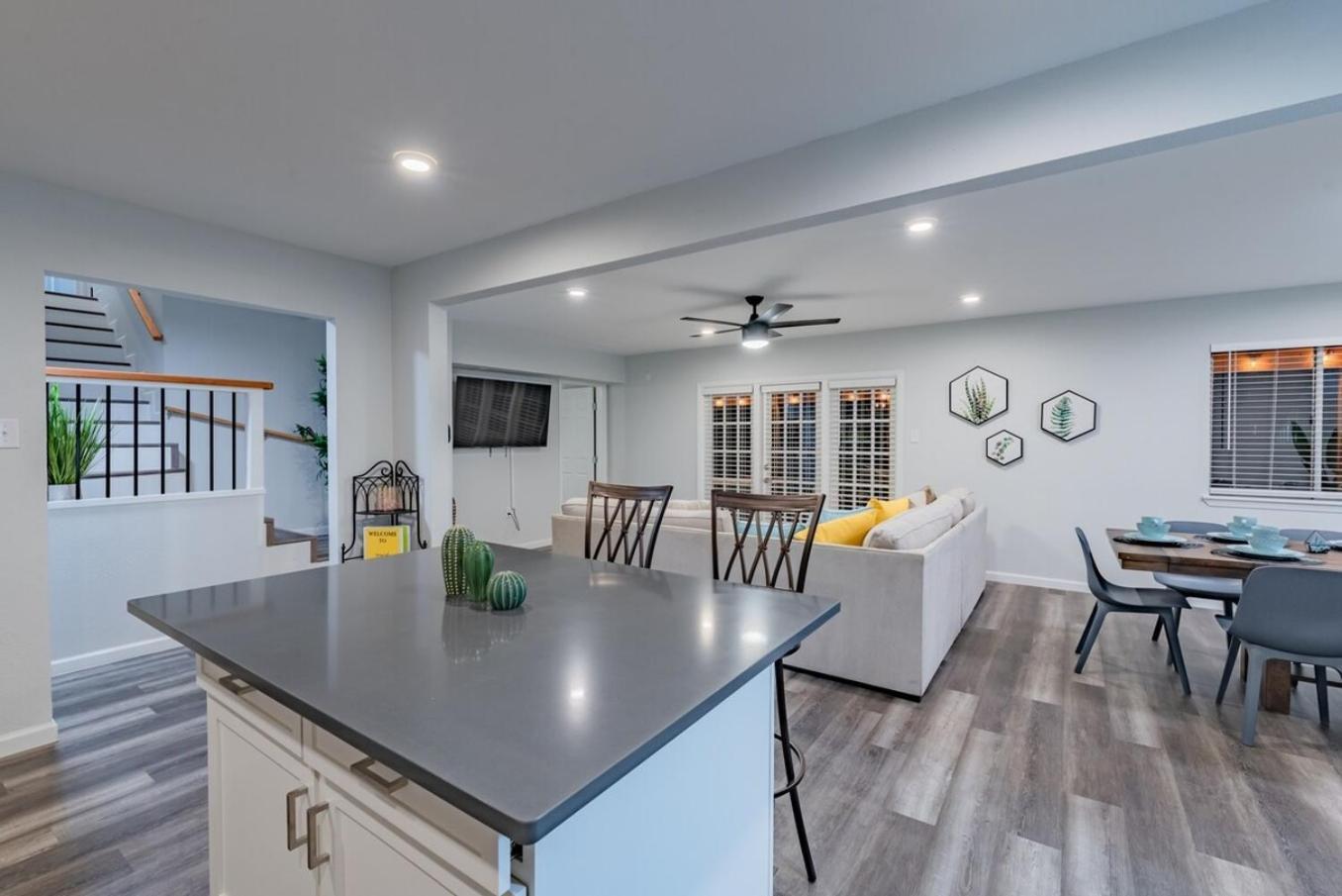 Luxurious Home With Hot Tub & Tree Deck By 6Flags San Antonio Bagian luar foto