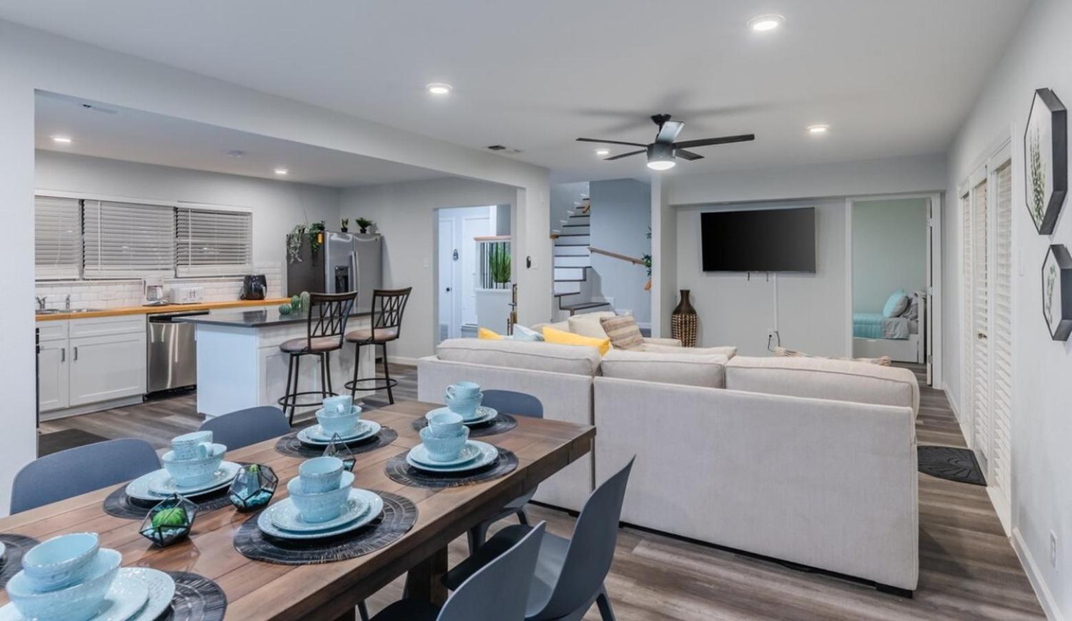 Luxurious Home With Hot Tub & Tree Deck By 6Flags San Antonio Bagian luar foto