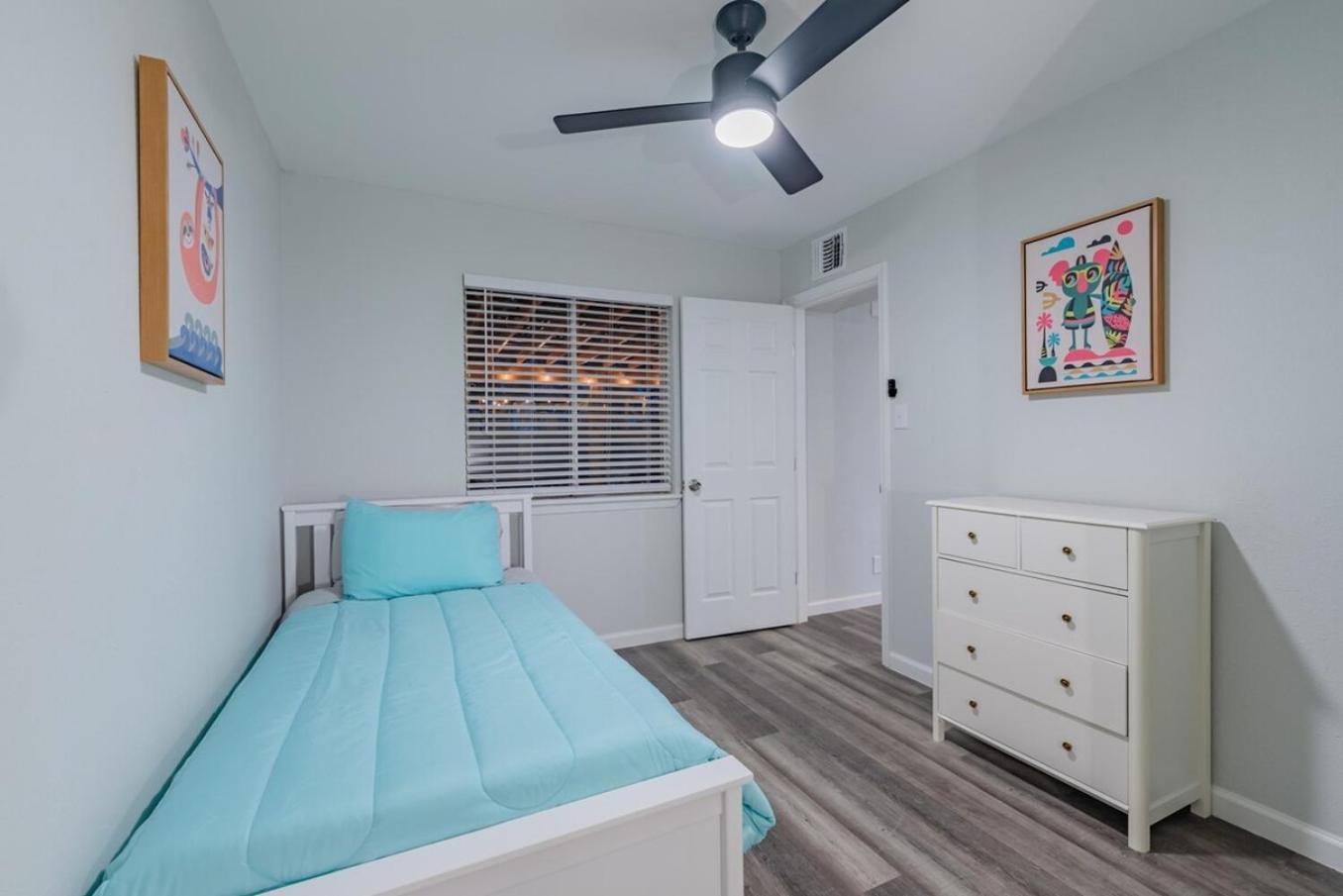 Luxurious Home With Hot Tub & Tree Deck By 6Flags San Antonio Bagian luar foto