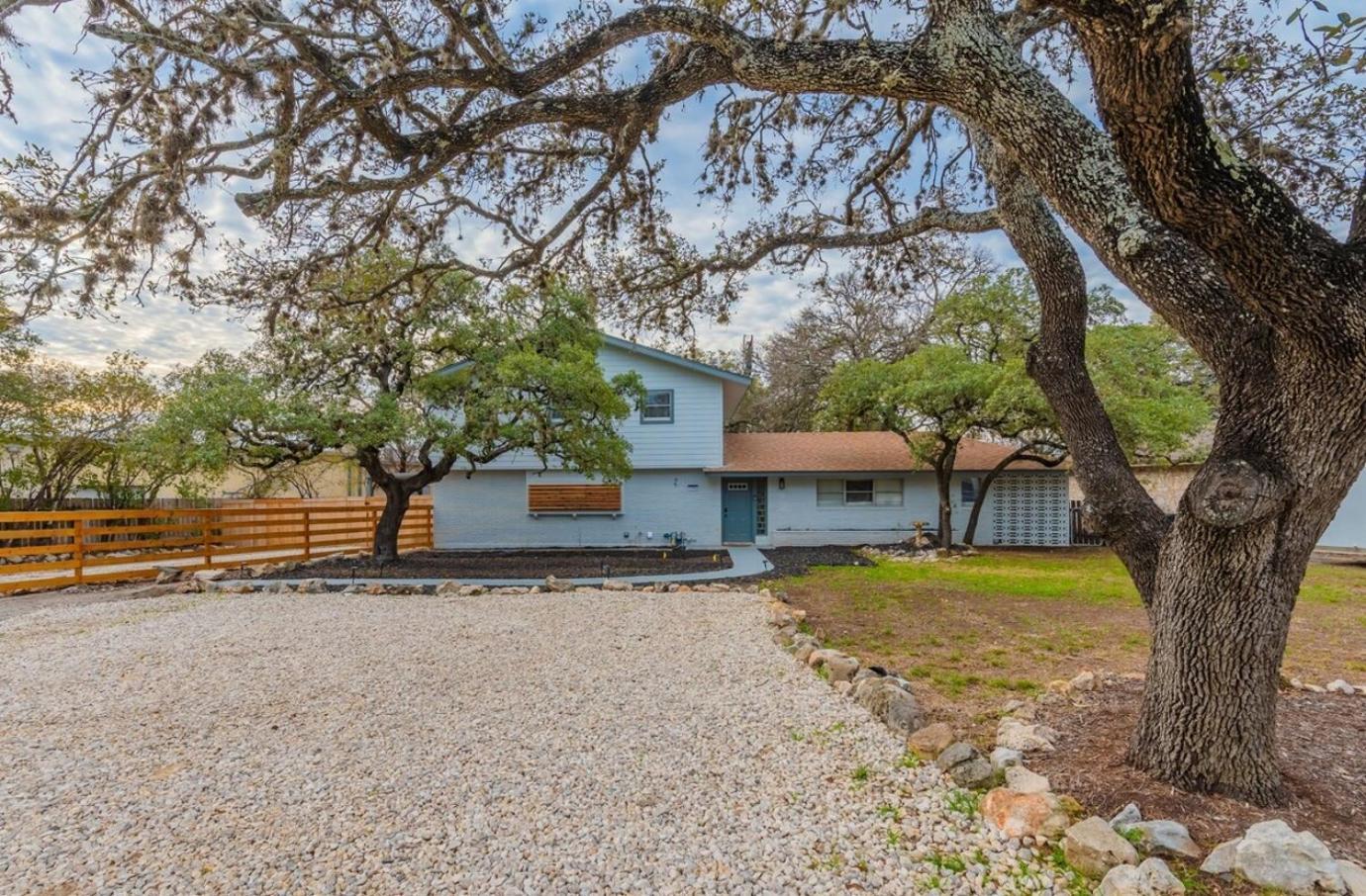 Luxurious Home With Hot Tub & Tree Deck By 6Flags San Antonio Bagian luar foto