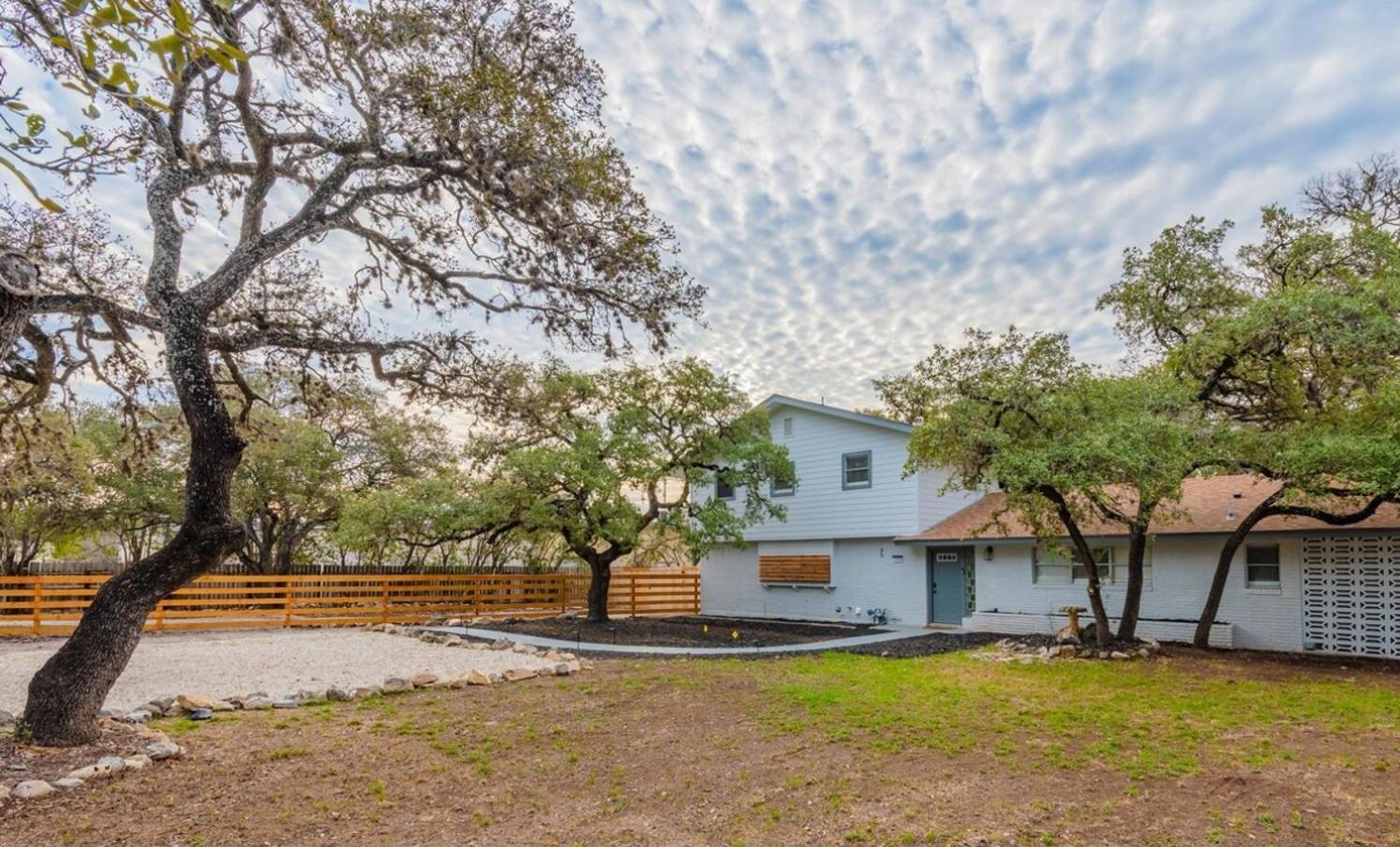 Luxurious Home With Hot Tub & Tree Deck By 6Flags San Antonio Bagian luar foto