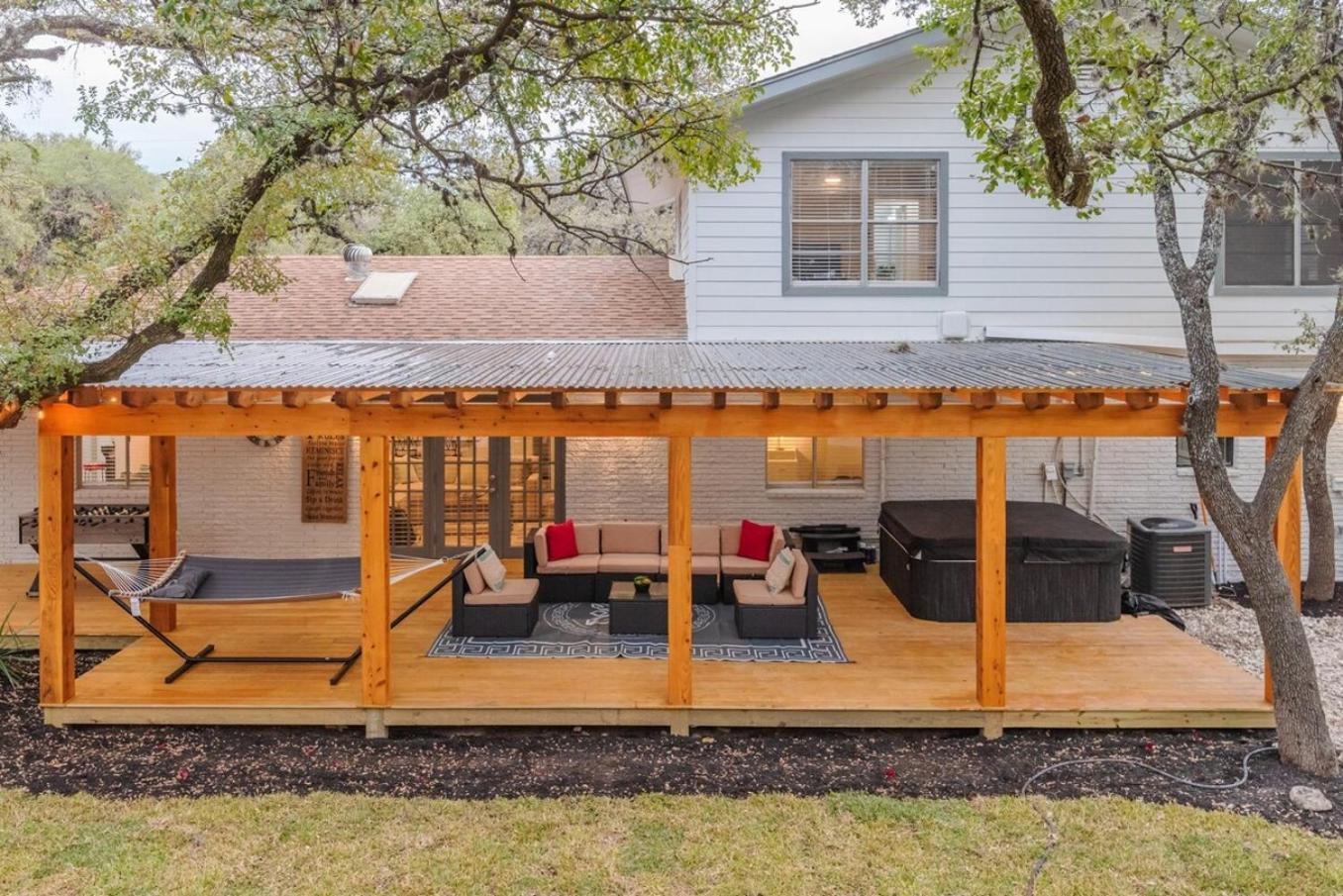 Luxurious Home With Hot Tub & Tree Deck By 6Flags San Antonio Bagian luar foto