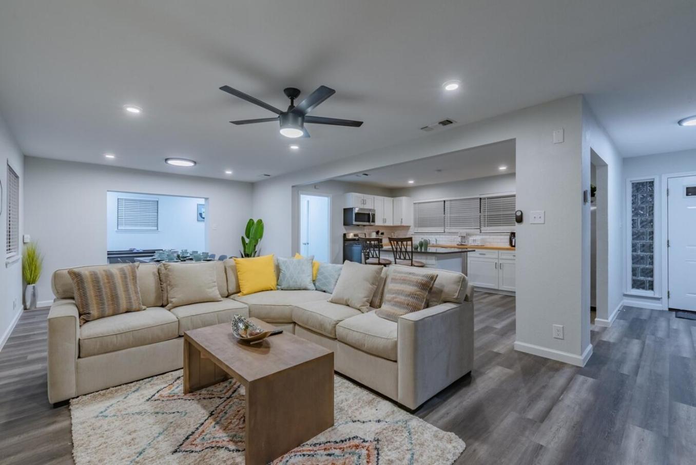 Luxurious Home With Hot Tub & Tree Deck By 6Flags San Antonio Bagian luar foto